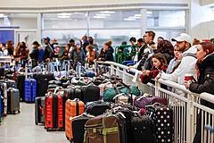 米トランプ大統領、航空会社に、運航遅延の補償金支払いを義務付ける前政権の計画を撤回、航空券の運賃設定など規則を見直す計画も