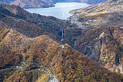 紅葉シーズンの日光・鬼怒川で、渋滞回避のヘリコプター遊覧、1機33.9万円、東武トップツアーズが販売