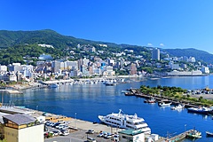 楽天の人気温泉地ランキング2025、1位は熱海温泉、2位は別府温泉、上位は不動の人気に