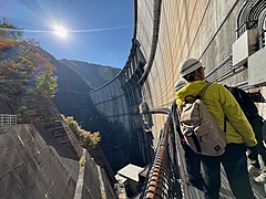 インフラツーリズムでの特別体験型のツアー創出へ、通常は立ち入り禁止の保守通路など見学する実証ツアーを実施
