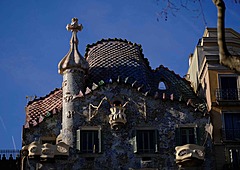 バルセロナ市、2026年4月から宿泊税を2倍に、ホテルカテゴリ別に10～15ユーロ、クルーズ船は据え置き