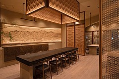 富山の伝統木工技術「組子（くみこ）」の体験型施設、駅前に本格オープン、インバウンド需要にも対応