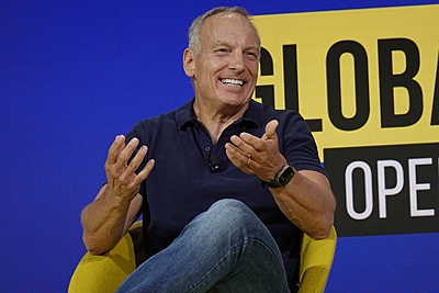 ブッキング・ホールディングスCEOが語るAI戦略、5つのAIプロジェクトを同時進行、B2B再編にも言及