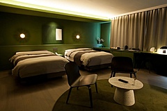 旅館で睡眠中の酸素レベルを測定、スリープツーリズムを訴求へ、兵庫県・湯村温泉「御宿コトブキ」が提供開始